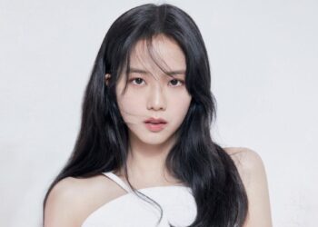 JISOO(BLACKPINK) despre iubire, colaborarea cu Zayn și puterea de a te iubi pe tine însăți – ELLE Korea