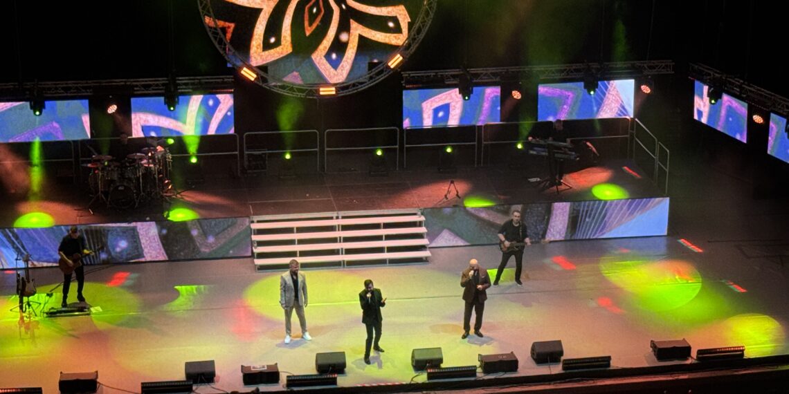 Fanii cântă și dansează alături de 3 Sud Est