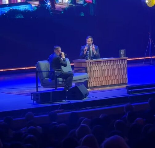 Moment inedit la Chișinău: Emilian Crețu îl provoacă pe Ivan Urgant pe scenă!