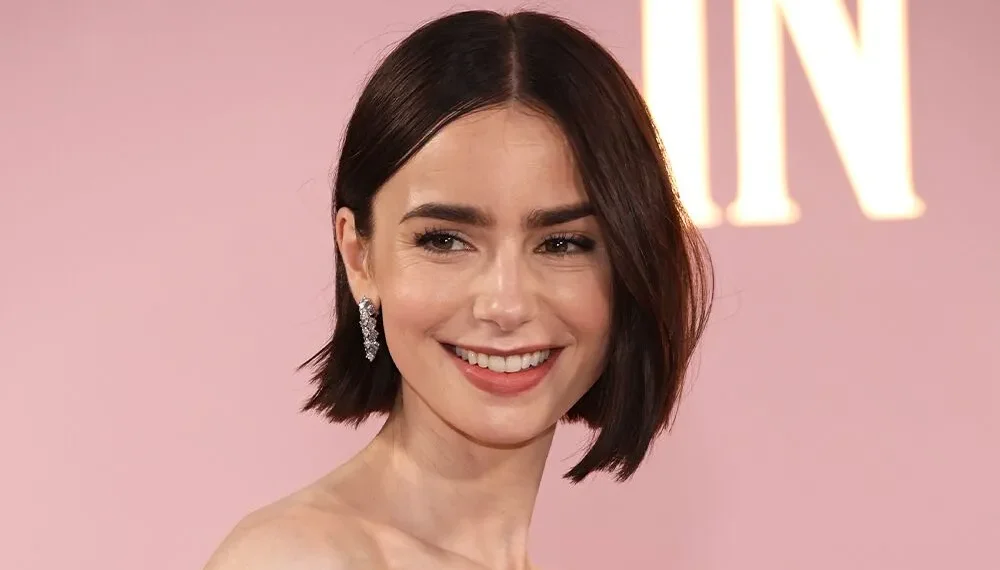 Lily Collins, vedeta numărului de decembrie ELLE: un nou început, între modă, maternitate și reinventare