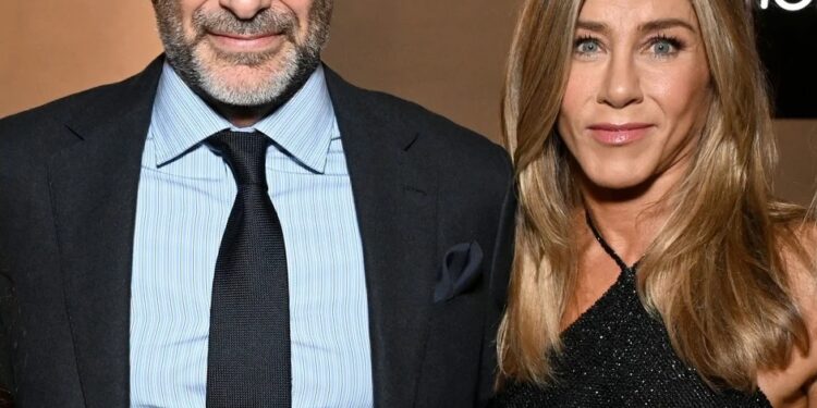 Jennifer Aniston apare pentru prima dată oficial în public cu iubitul ei, Jim Curtis