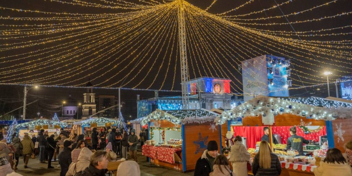 (FOTO) Chișinăul a aprins luminile de Crăciun