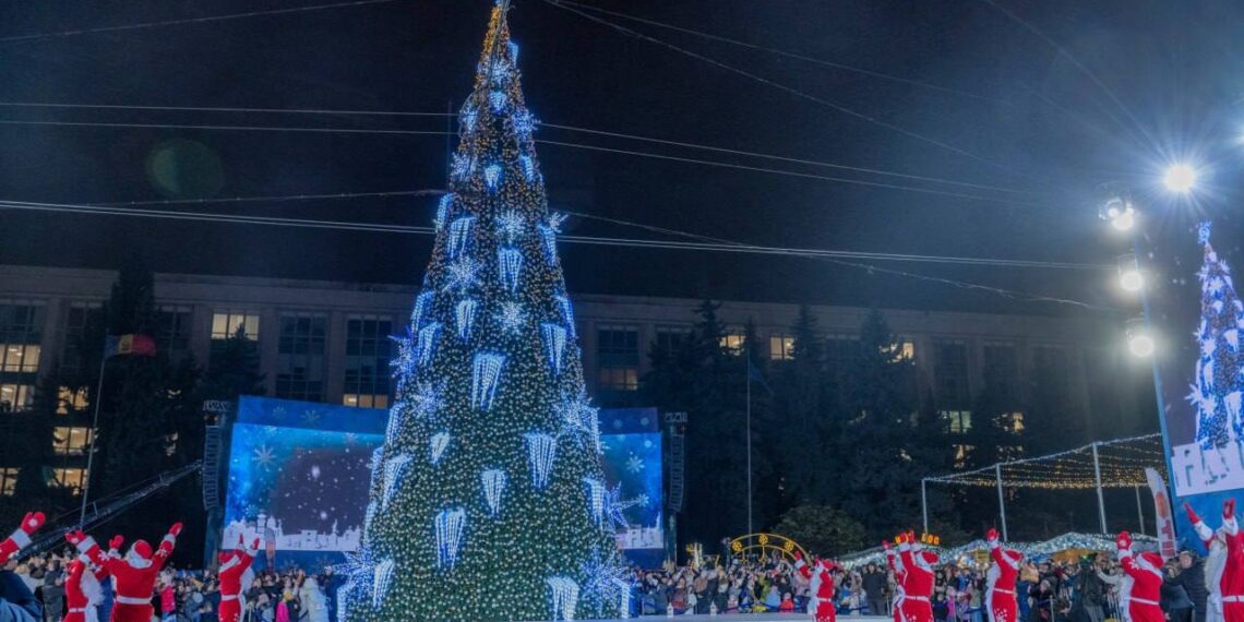 (FOTO) Chișinăul a aprins luminile de Crăciun