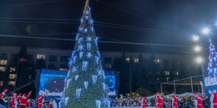 (FOTO) Chișinăul a aprins luminile de Crăciun