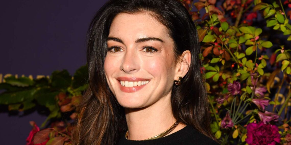 (VIDEO) A fost lansat trailerul filmului „Mother Mary” cu Anne Hathaway și Michaela Coel