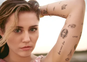 Miley Cyrus s-a logodit cu muzicianul Maxx Morando după patru ani de relație