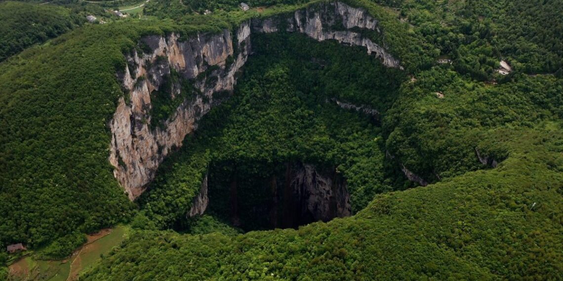Xiaozhai Tiankeng din China – cea mai adâncă groapă naturală de pe Pământ