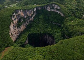 Xiaozhai Tiankeng din China – cea mai adâncă groapă naturală de pe Pământ