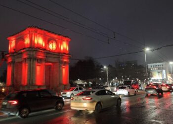 Arcul de Triumf din Chișinău, iluminat în roșu de Anul Nou Chinezesc