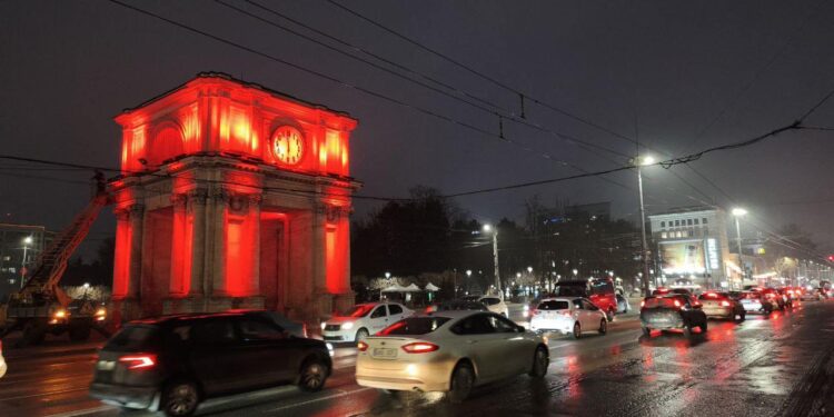 Arcul de Triumf din Chișinău, iluminat în roșu de Anul Nou Chinezesc