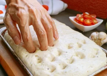 Focaccia Genovese – rețeta autentică a uneia dintre cele mai iubite pâini italiene