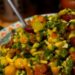 Salată moldovenească cu fasole și năut: rețetă simplă și bogată în nutrienți