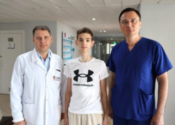 Un adolescent de 15 ani a primit o nouă șansă la viață după un transplant hepatic de la donator viu
